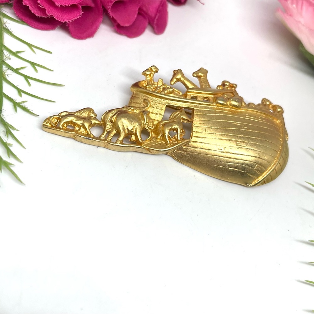 VINTAGE⚜️Noah’s Ark Brushed Golden Brooch - Picture 3 of 5